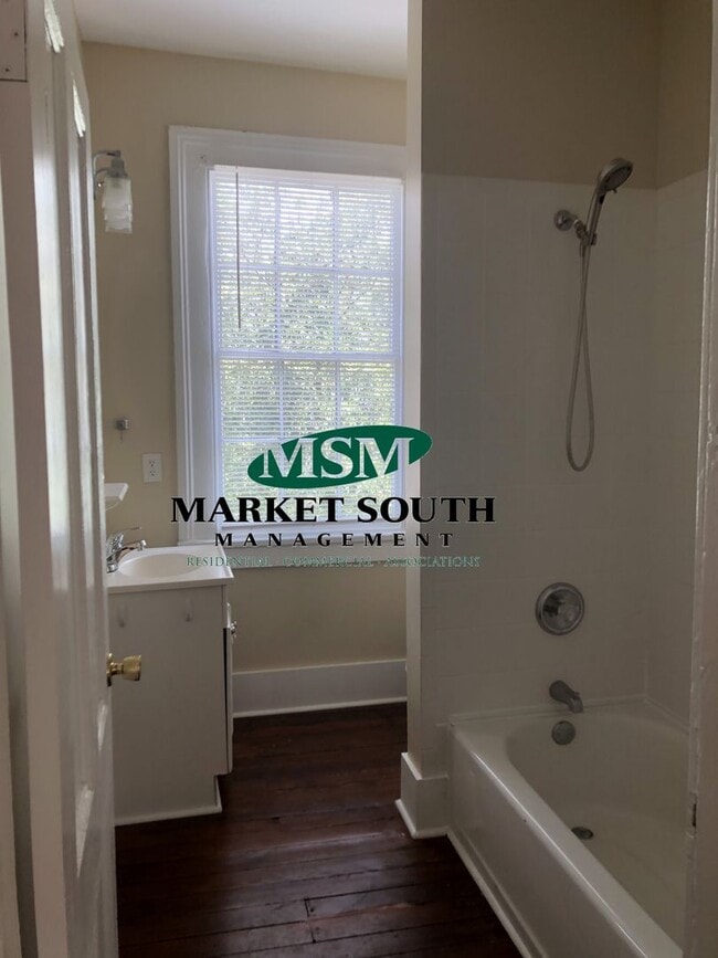 Building Photo - Beautifully Renovated Victorian Home