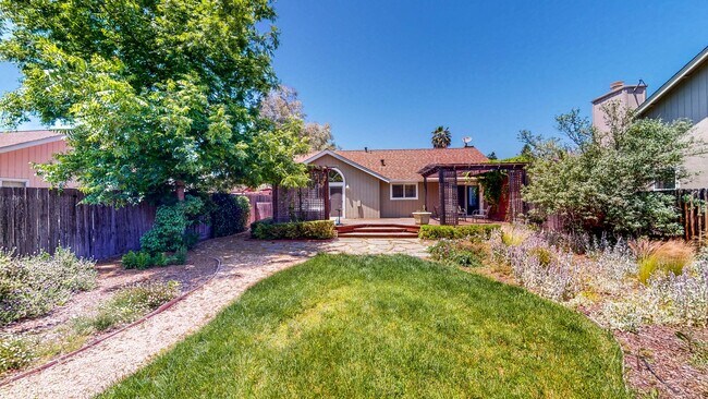 Building Photo - 2014 Tablerock Ct