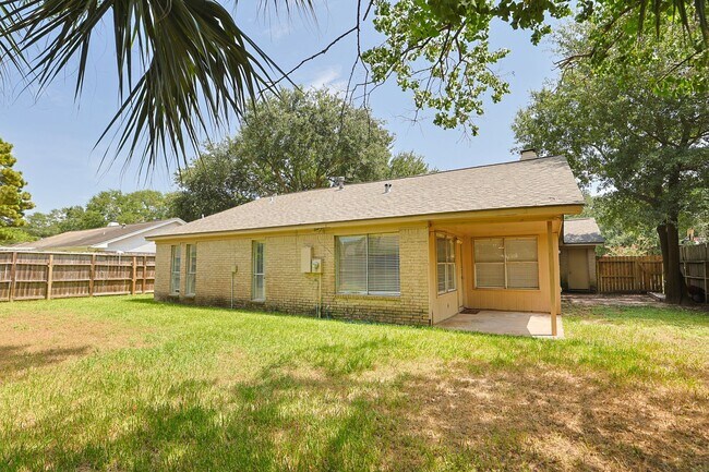 Building Photo - 22318 Fincastle Dr