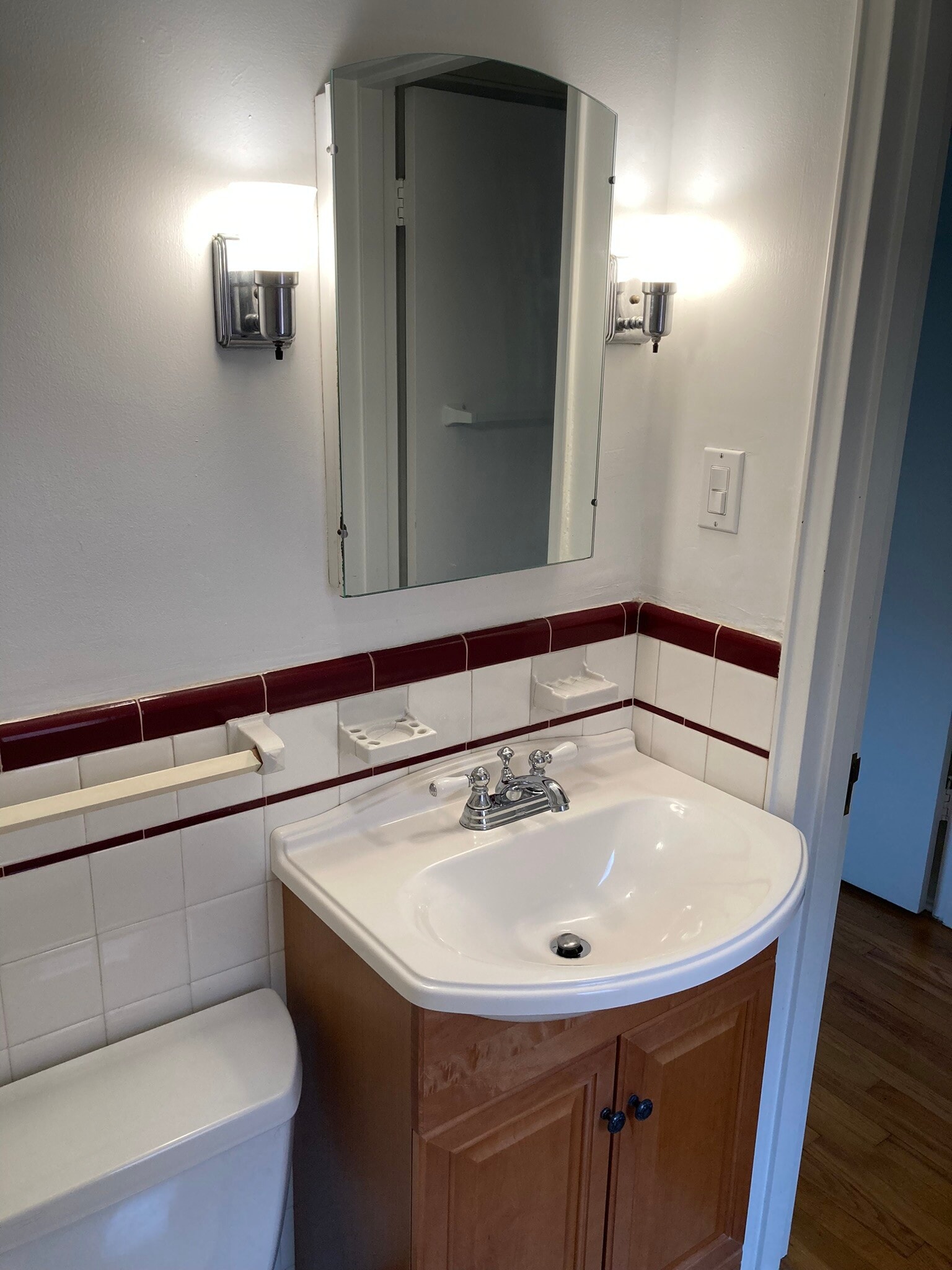 Building Photo - 709 Vallevista Ave