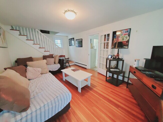 Building Photo - 61 Palmer St