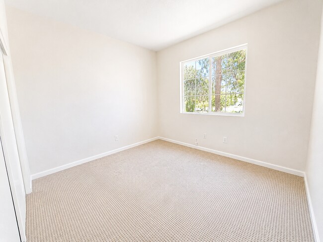 Building Photo - Beautiful Single Family 4 Bedroom Now Available!
