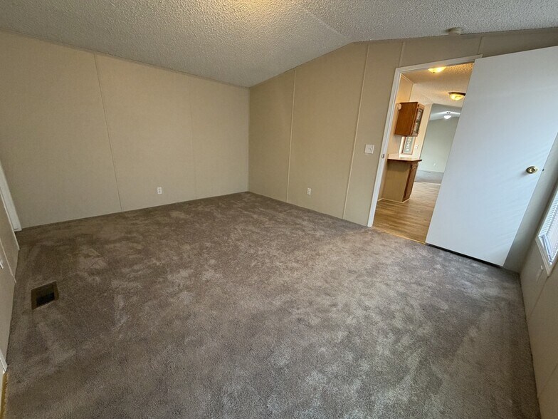 Building Photo - 38010 St Tropez Dr