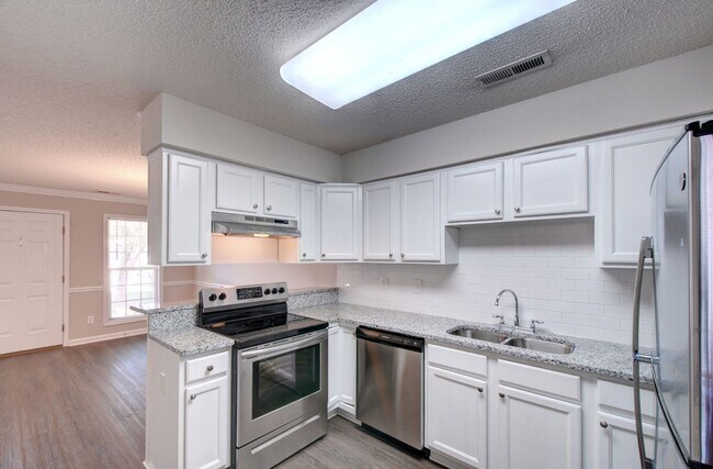 Building Photo - 136 Railroad Ridge Rd