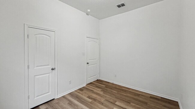 Building Photo - Spacious Single-Story Comfort with Covered Porch in Wilmer