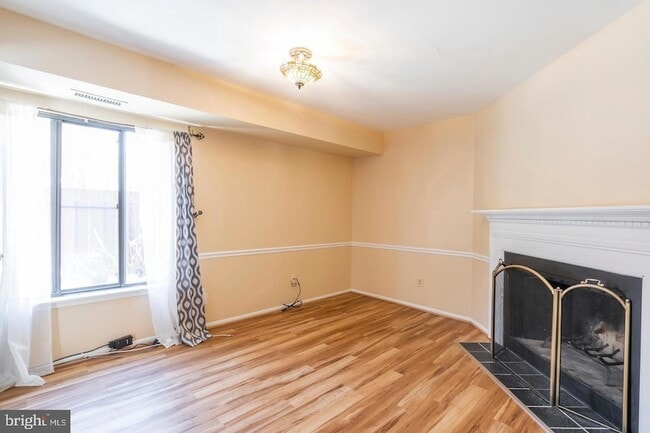 Building Photo - 1004 Worthington Dr