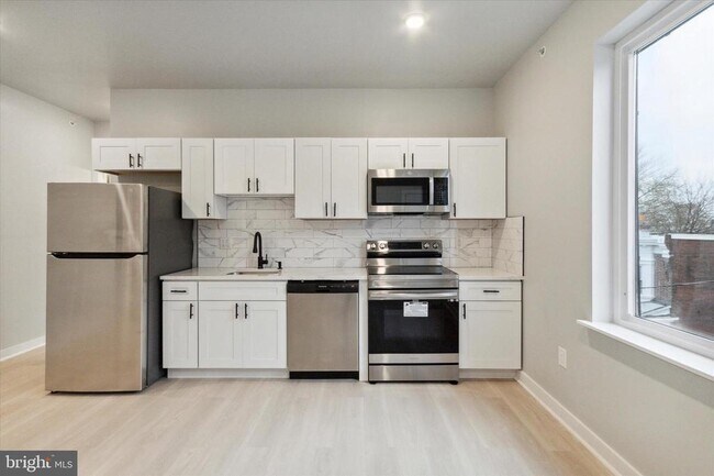 Building Photo - 316 S 52nd St