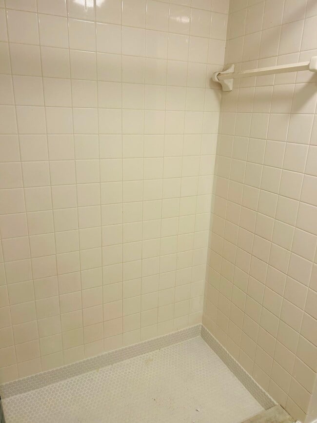 Building Photo - 31 Lake Arbor Dr