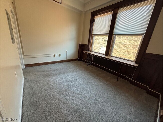 Building Photo - 5644 Broadway Ave