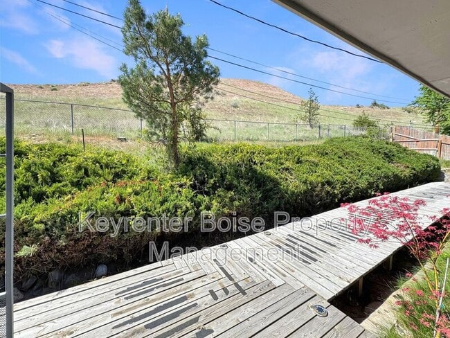 Building Photo - 2827 N Bogus Basin Rd