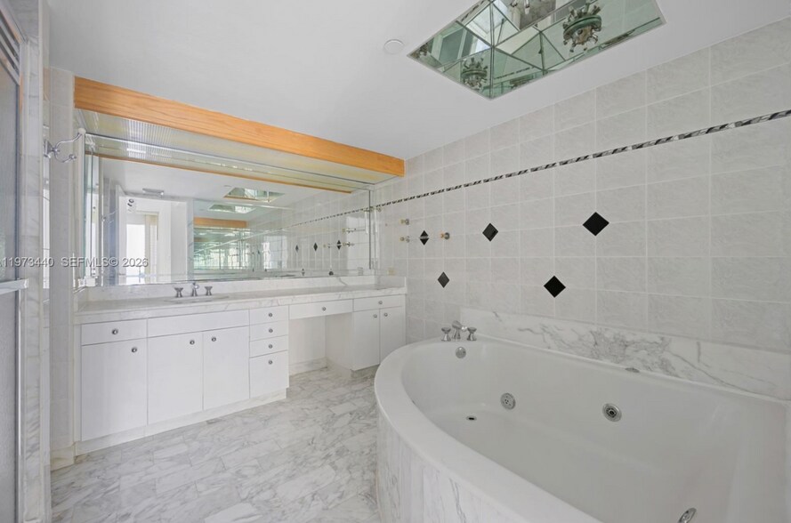 Building Photo - 19355 Turnberry Way