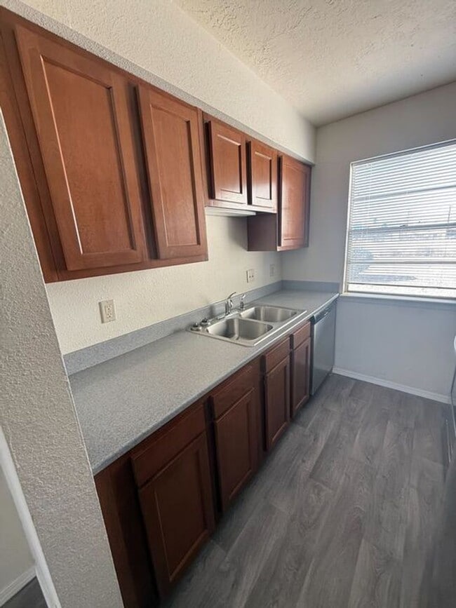 Building Photo - 4601 Carlisle Blvd NE