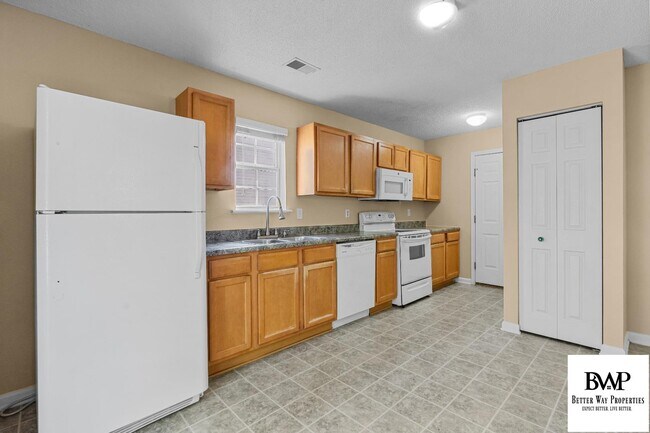 Building Photo - 233 Rosebrook Dr