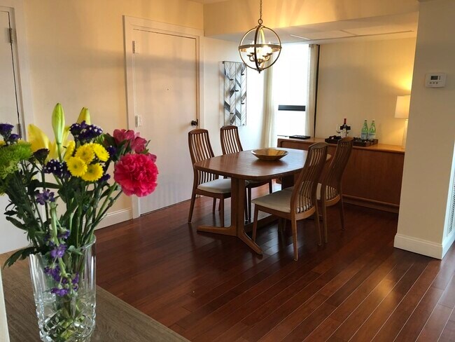 Building Photo - 32 Cherokee St