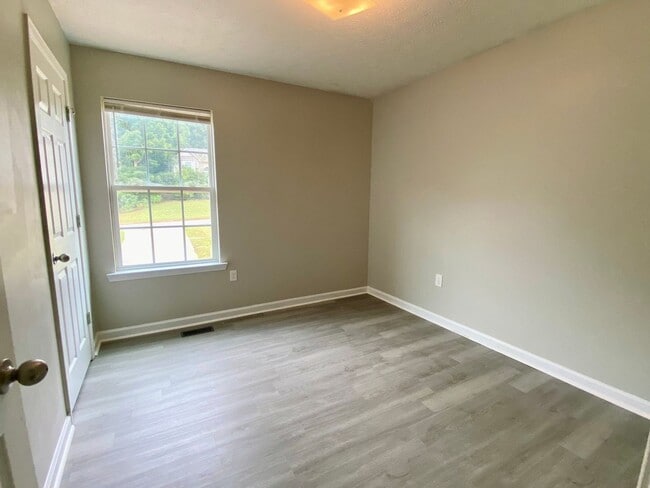 Building Photo - Dallas Rental