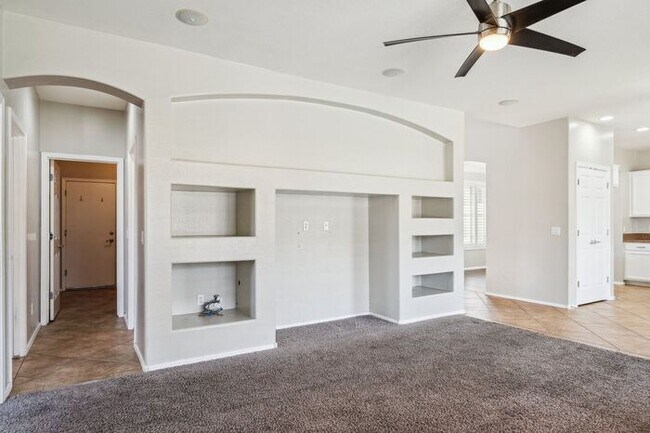 Building Photo - Beautiful 5 Bedroom 3 Bath home