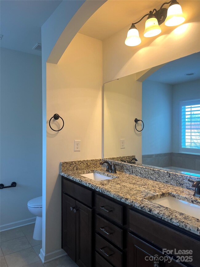 Building Photo - 13259 Savannah Point Dr