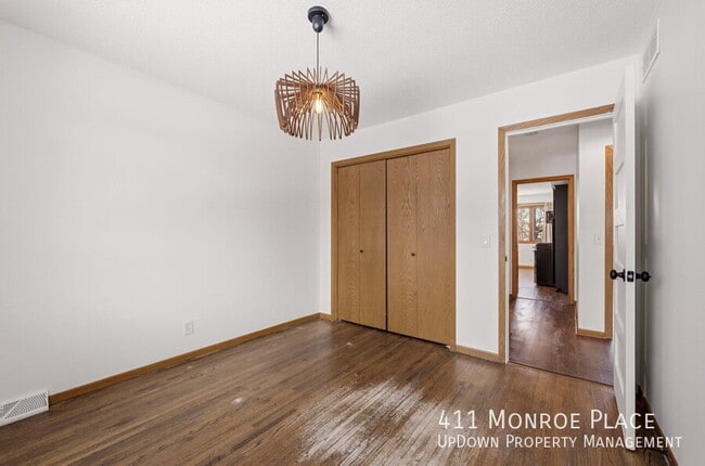 Building Photo - 411 Monroe Pl