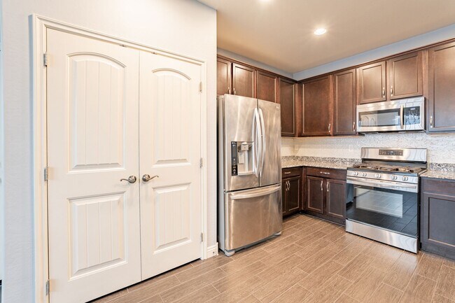 Building Photo - Verrado Living - 4 Bedrooms & 3 Baths!