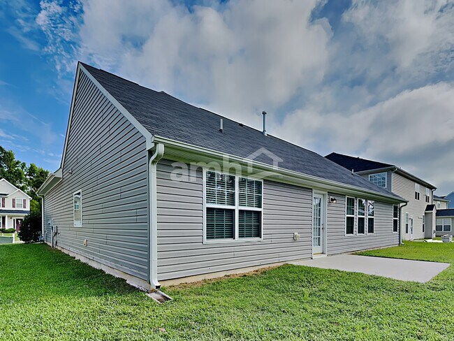 Building Photo - 5306 Ian Dr