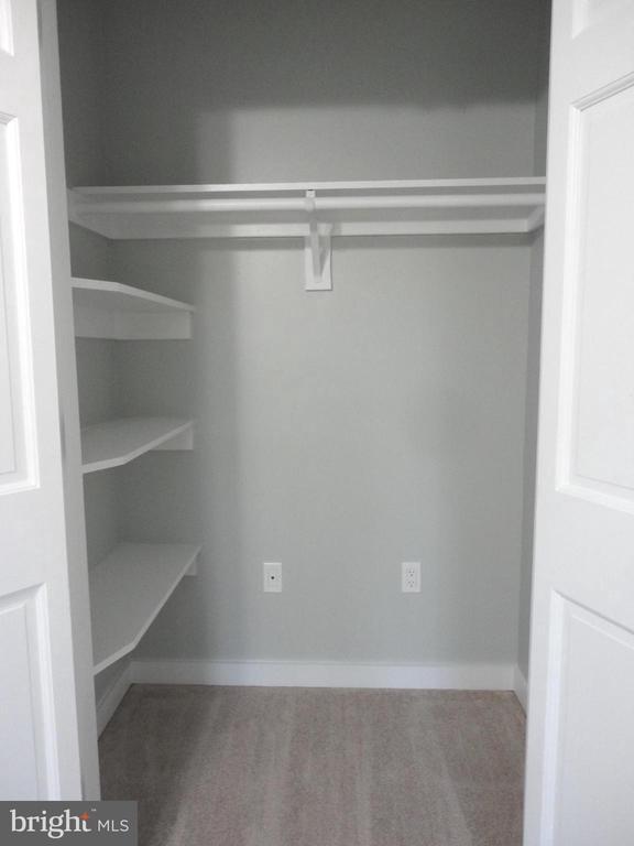 Building Photo - 814 Rustic Ln