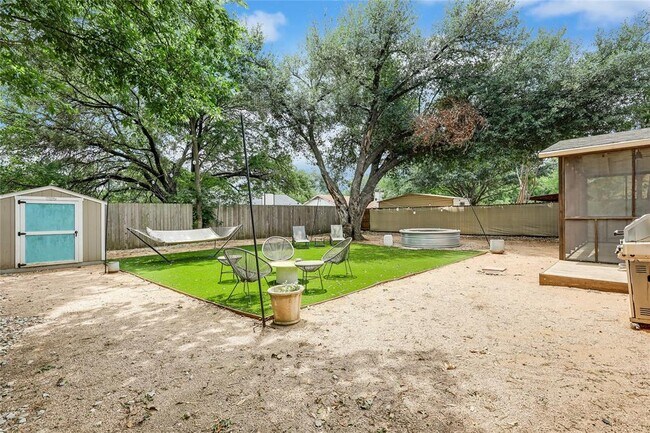 Building Photo - 307 Thistlewood Dr