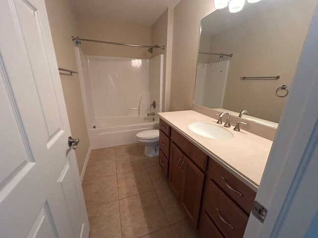 Building Photo - 2475 Ashbury Cir