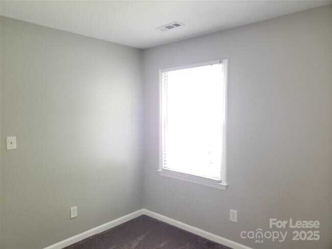 Building Photo - 420 Beaty St