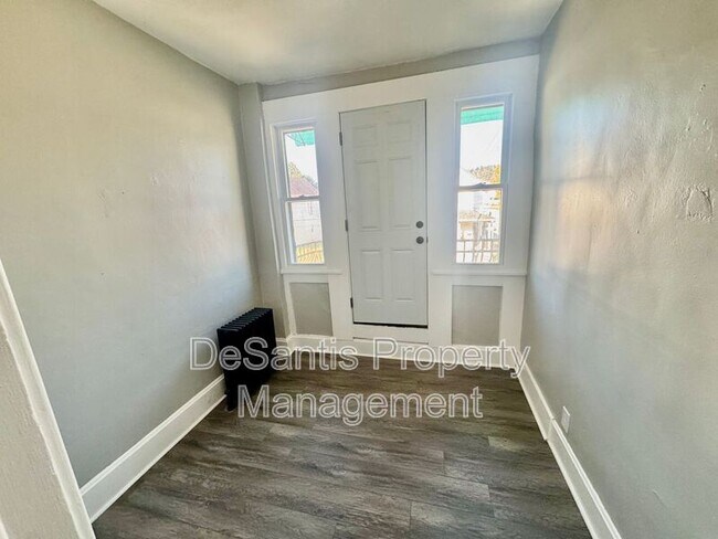 Building Photo - 1526 2nd Ave