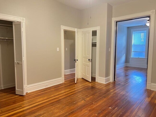 Building Photo - Extremely Spacious and Bright 2-Bedroom Apartment on Cherokee Street