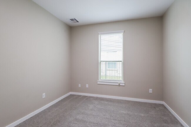 Building Photo - 15758 Cairnwell Bend Dr