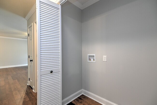 Building Photo - 2708 Schumway Dr