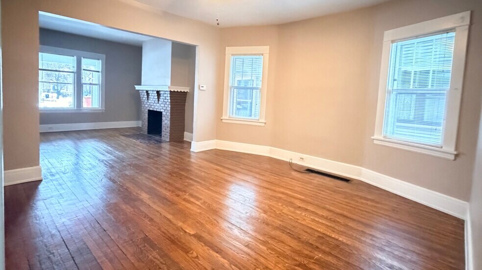 Building Photo - 693 Linwood Ave