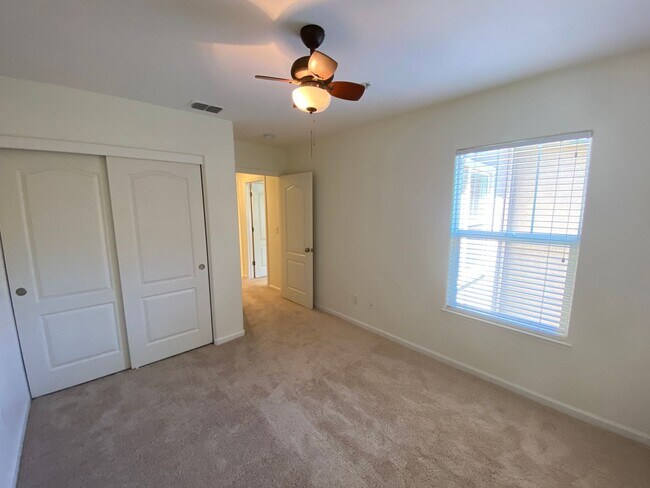 Building Photo - 3 Bed, 2½ Bath Two Story Condo in Natomas' Hampton Village