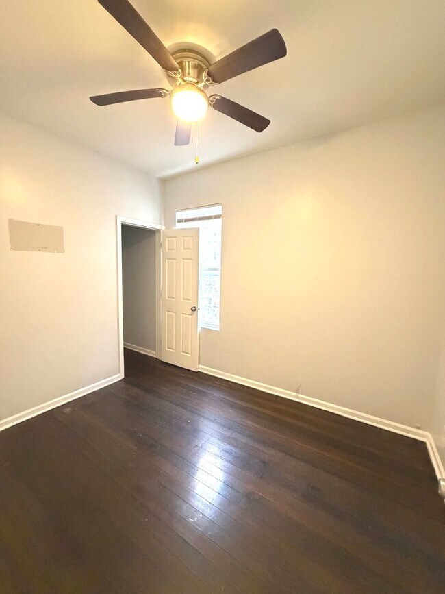 Building Photo - 7224 S St Lawrence Ave