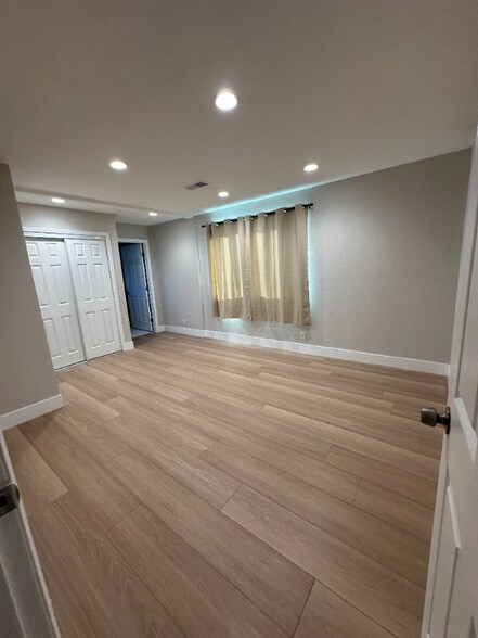 Building Photo - 276 Lippert Ave