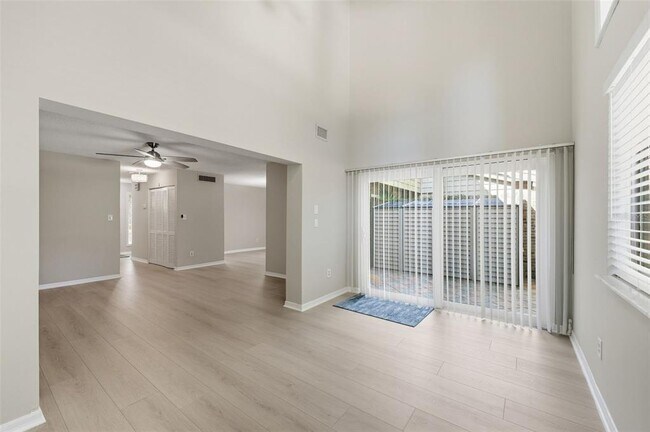 Building Photo - 525 Oak Haven Dr