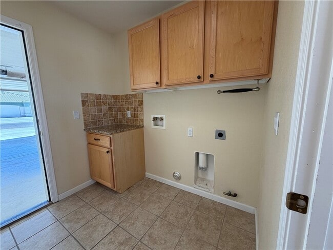 Building Photo - 2581 Highland Trail