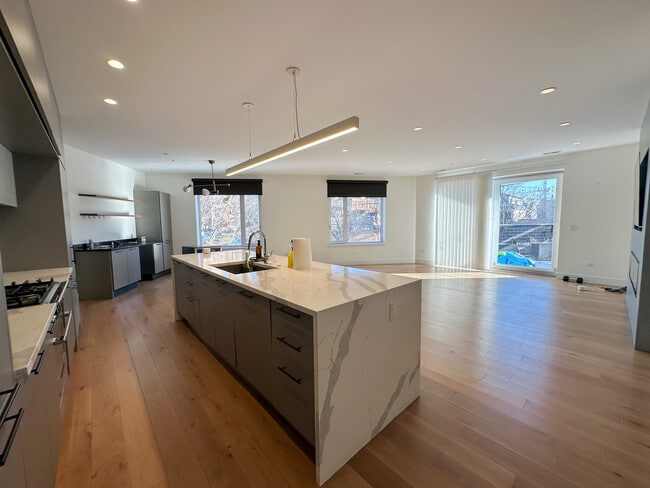 Building Photo - 550 N Ogden Ave