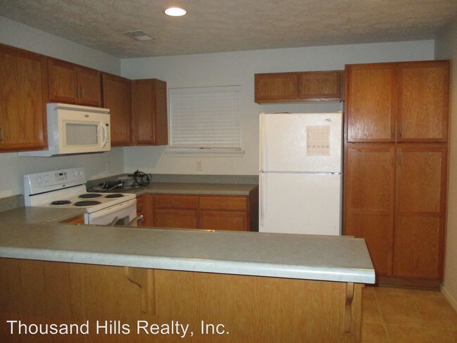 Building Photo - 3 br, 2 bath House - 100 Garden Circle #3