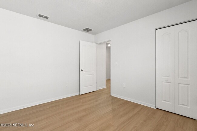 Building Photo - 65445 River Glen Pkwy