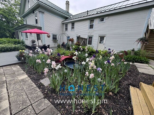 Building Photo - 5 Sheldon St