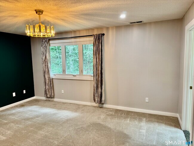 Building Photo - 58 Uplands Way