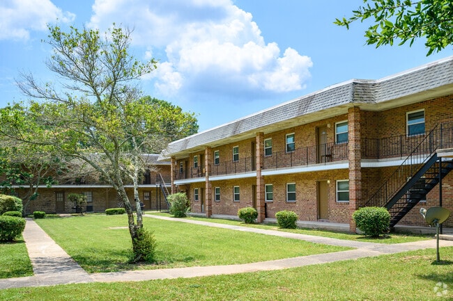 Building Photo - Lillian Square Apartments