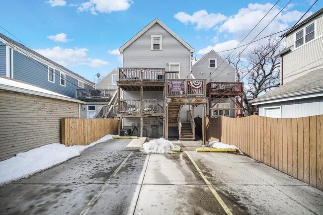 Building Photo - 3121 N Southport Ave