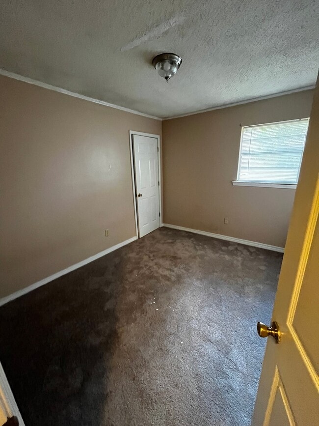 Building Photo - 3853 Jeffery Rd