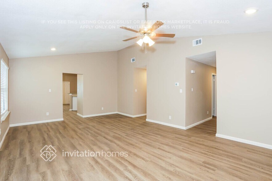 Building Photo - 526 Sims Dr
