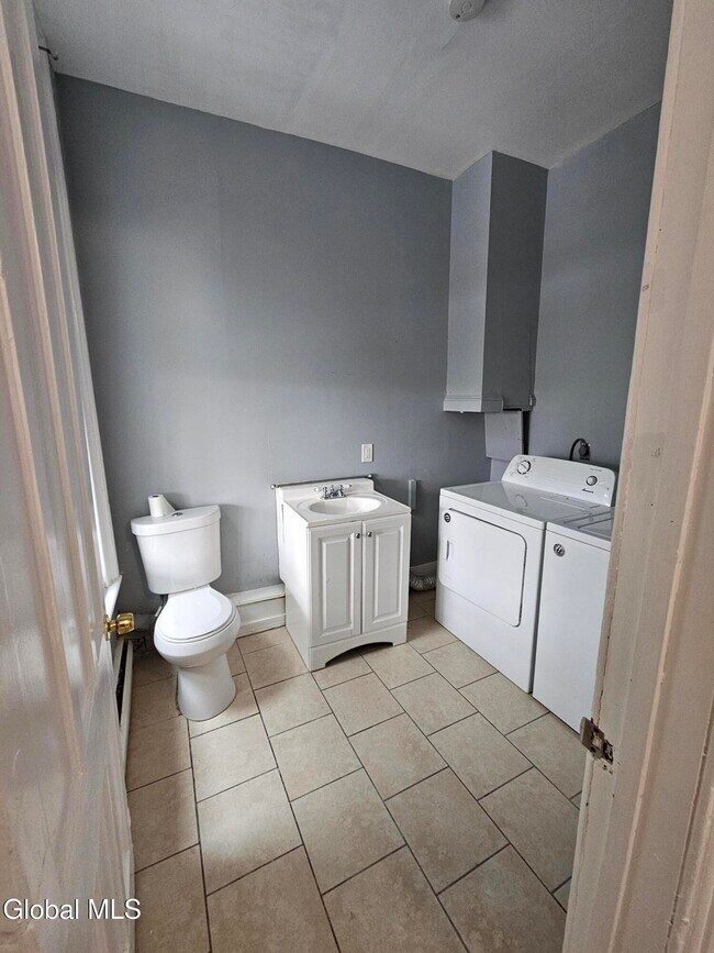 Building Photo - 32 1st St