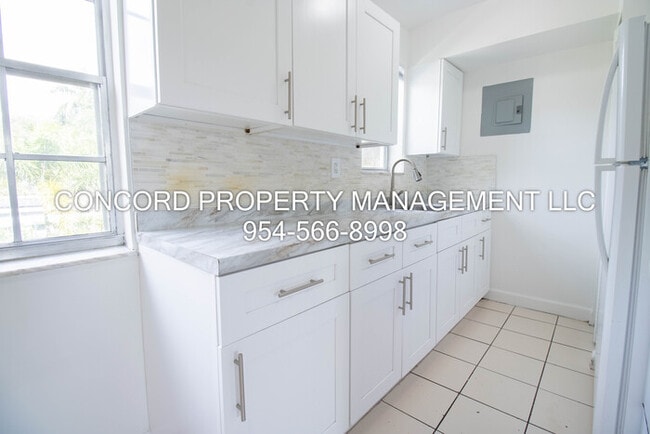 Building Photo - 2 Bedroom, 1.5 Bathroom Apartment with Poo...