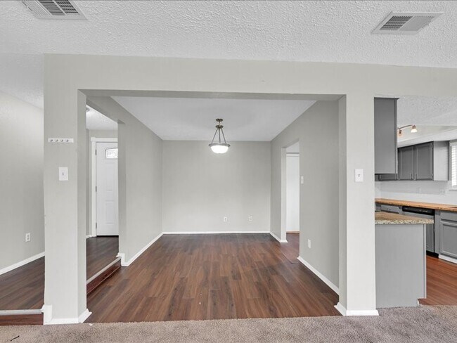 Building Photo - 8406 Daycoach Ln